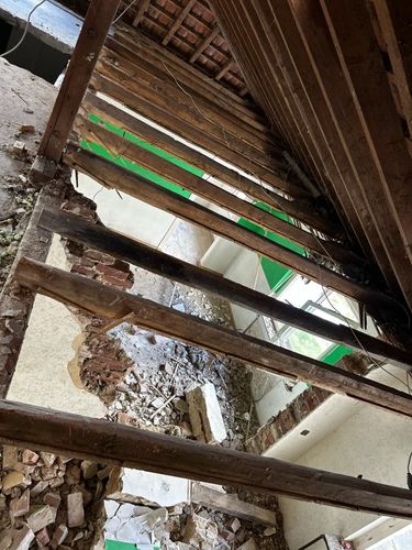 Baustelle mit Paletten
